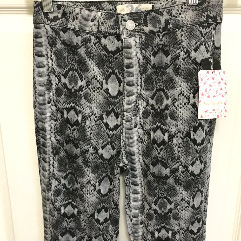 NWT We the Free Just Float On Flare Jeans - Picture 14 of 16